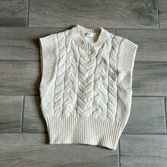 4th & reckless Sweaters - 4th and reckless cable knit sweater vest